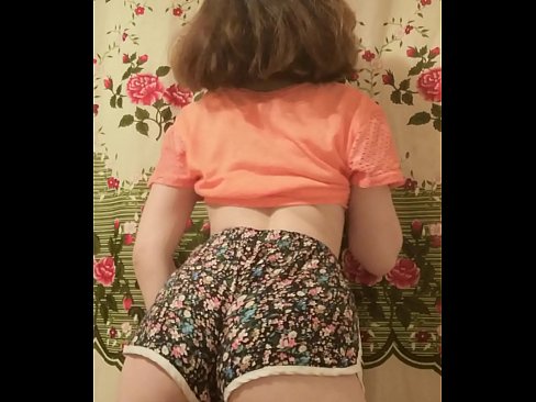 ❤️ Una ghjovana sexy si spoglia i pantaloncini davanti à a camera Porno vk à co.verhentai.ru ❤