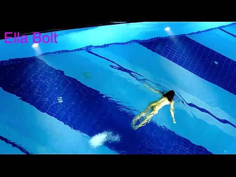 ❤️ Ùn possu micca piantà di fighjulà, ghjovana bionda catturata nuda in piscina ELLA BOLT Porno vk à co.verhentai.ru ❤