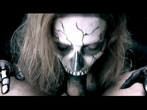 ❤️ Ragazza demonia chì succhia u cazzo cù a so bocca nera è ingoia cum. Porno vk à co.verhentai.ru ❤